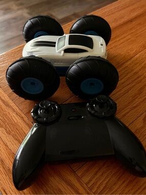 Sharper Image Flip Stunt Rally Blue Remote Control Stunt Vehicle